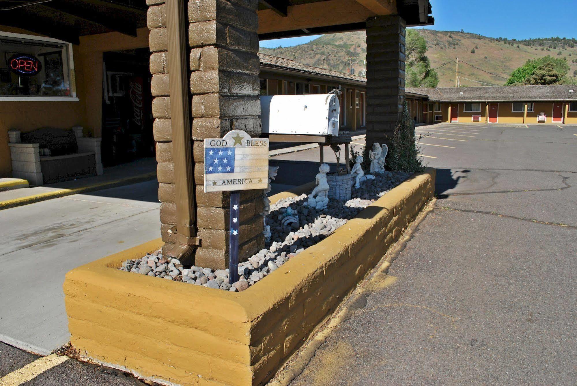 Oregon Motel 8&RV Park Klamath Falls Buitenkant foto