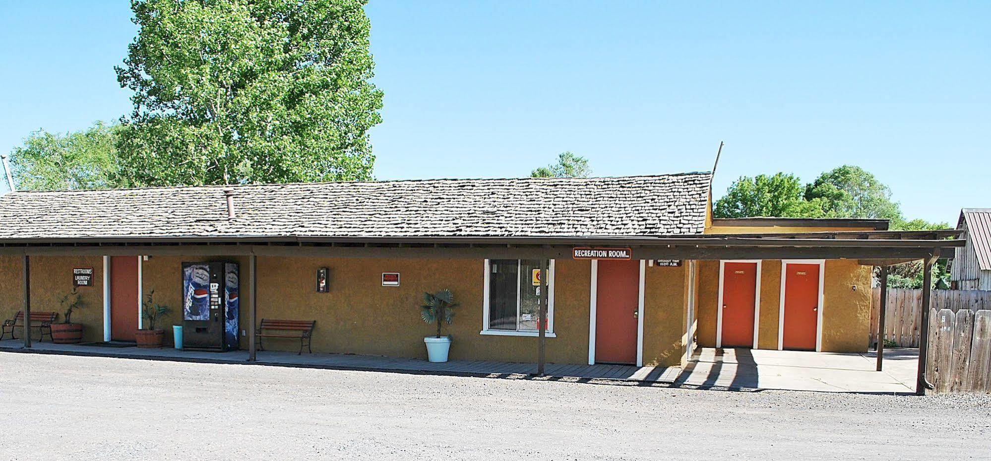 Oregon Motel 8&RV Park Klamath Falls Buitenkant foto