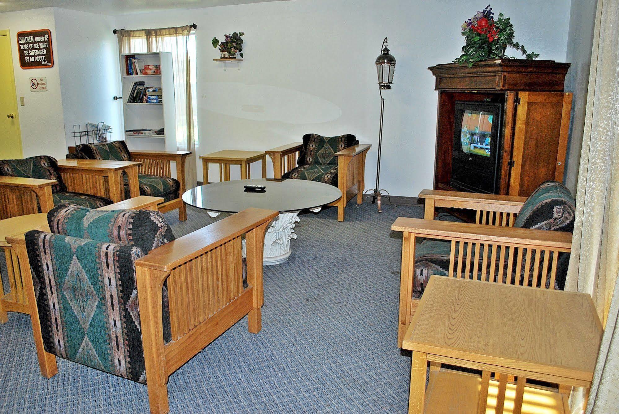 Oregon Motel 8&RV Park Klamath Falls Buitenkant foto